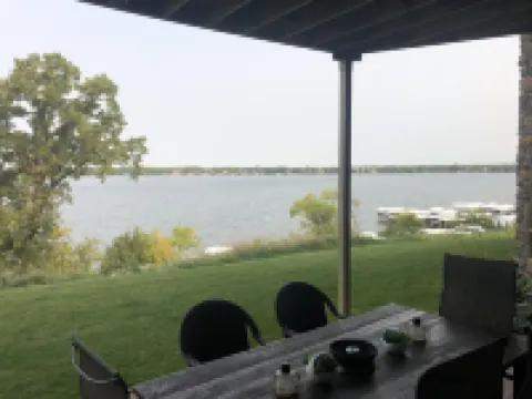 Family-friendly Lakefront East Lake Okoboji Condo- Bridges Bay Resort