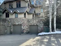JUST REMODELED Beaver Creek mountain lux!  Heart of Arrowhead steps to ski lift. Hotels in Edwards