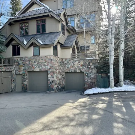JUST REMODELED Beaver Creek mountain lux!  Heart of Arrowhead steps to ski lift.