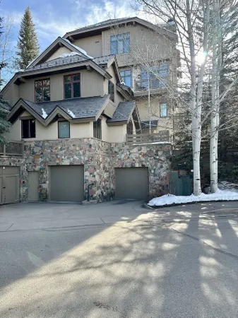 JUST REMODELED Beaver Creek mountain lux!  Heart of Arrowhead steps to ski lift.