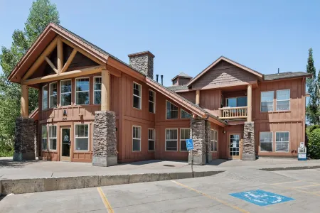 Gorgeous Mtn/Lake Views, Cozy Fireplace, Hot Tub, Near Park City & Deer Valley