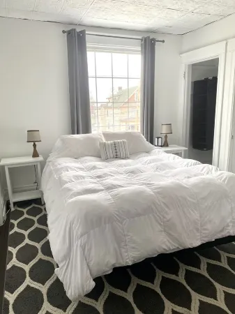 Mint Vintage 2 bed apt Walk to the locks Sault USA Отели в г. Чиппева