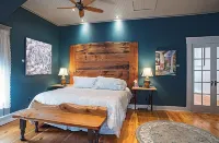 Luxurious guest home with private art gallery in the heart of a historic village Hotel di 