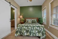 Brand new Buckeye Lake waterfront chalet A