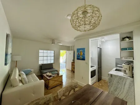 BRAND NEW! 1 Bdr, Pool & Beach. Island paradise 15min to downtown Miami