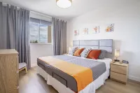 Trendy Apt King Bed Adjustable Free Parking Pet Friendly Balcony