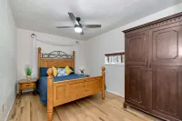New! Big Deck, Views, Hot Tub, Fire, Game Rm, Open Living, Grill