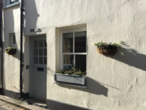 HOWTON COTTAGE - village cottage on coast path next to beaches โรงแรมในCawsand