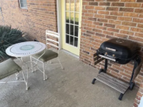 Country Charm! Billiards and Ping Pong Table & Sunroom, Spacious & Sleeps 14! 賴特縣酒店