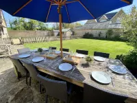 6 Bed, 4 Bath, Cottage in the Cotswolds with Wood Fired Hot Tub. Sleeps 11-14