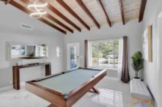 Resort Villa 6BR Heated Pool Beach Volleyball Game Room Mini Golf