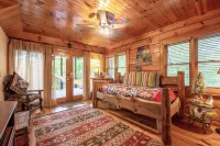 NEW! Luxury Nantahala Cabin with Mtn Views, SoakTub, Fire Pit