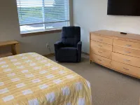 Family Fun Near Ocean Shores—Hot Tub, Elevator & Easy Dune Walk to Beach Hotels in Copalis Beach