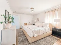 Rivers Edge• Unique Kids Playroom + Stunning Water Views + Hot Tub