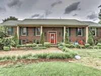 Large & Private Guest House Apt w/ Patio + Views! Hotels in Boyle County