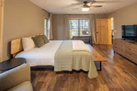 NEW Construction Lake House with Paddle Boards, Kayaks, Shuffleboard & More!