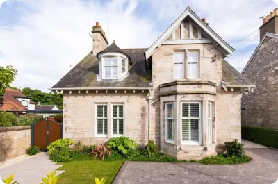 St Andrews 5 Star Luxury Villa,  Garden SPA HotTub, Sauna, Steam Room & parking Hotels in 