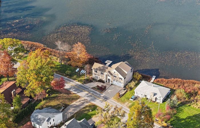 Luxury lakefront escape near Gun Lake