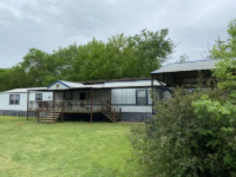 The Hacienda~ A Simple Home~5 minutes from Lake Texoma!