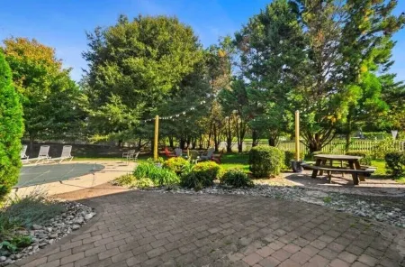 Spacious 5 Bedroom w/Pool, Patio and Theater