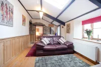 Bay Cottage, a section of Ebbingford Manor, 850 yr old manor house by beach&town - 4-Star