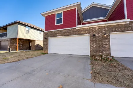 Modern, family-friendly home 10 minutes from the U of A & Dickson Street