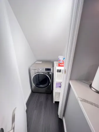 Home away from Home in Livingston NJ Отели рядом с достопримечательностью «Crown Plaza»