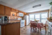 Come enjoy a stay at Pleasant Lane! Plenty of parking & great surrounding area!