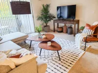 Modern Apt with Gym & Pool & Hot Tub. Perfect Location. Close to Ski Resorts!