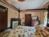 Sugar Magnolia House-Romantic Historic Home