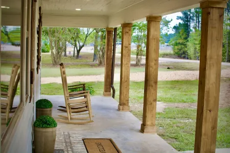 Relax Near the Lake less than 2 miles from JP Coleman State Park