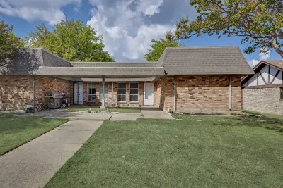 Fully Renovated House - Covered Parking - Fast Wi-Fi - Modern Tech Hotels near Valley House Gallery & Sculpture Garden