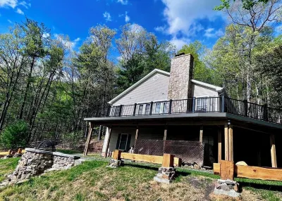 Stanley Hollow - 60 Acres, Starlink Satellite WiFi, 2 miles of private hiking Hotels near Cooter's Place - Luray