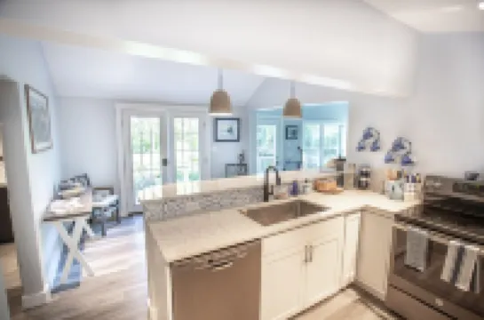 Waterfront Coastal Cottage in Kennebunk, Maine