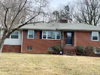 Centrally Located Cozy House,2 king beds,Game Room 그랜드오버 빌리지 쇼핑센터 주변 호텔