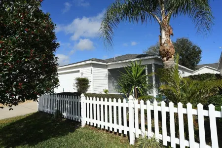 2BR/2BA with electric golf cart,  5 minutes to Lake Sumter and 466 shopping. Отели в г. Те-Виллиджис