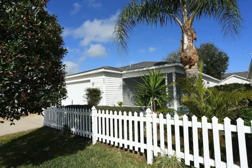 2BR/2BA with electric golf cart,  5 minutes to Lake Sumter and 466 shopping. Hotels in The Villages