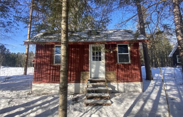 The Nun's Cabin: Historic Tiny House on the Bigfork River