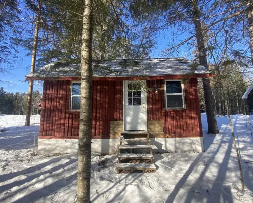 The Nun's Cabin: Historic Tiny House on the Bigfork River Hotels in Itasca County