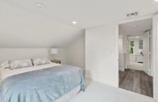 NEW LAKE HOUSE Just remodeled  All newly furnished with comfort in mind.