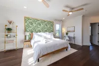 The Salty Bungalow - Pool, Pet Friendly, Walking distance  to Beach!