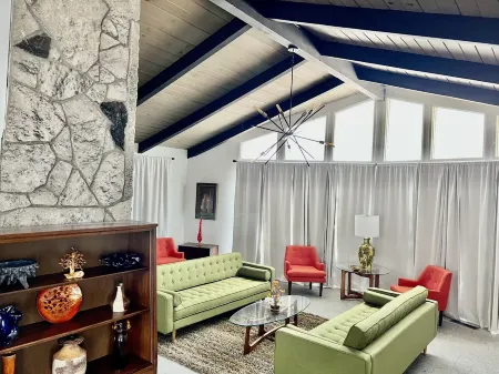 Four king size bedrooms with 5 bathrooms and a pool with a view of Mt. Shasta