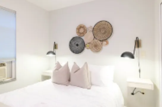 COOL CREEK COTTAGE: PSU Spring Creek Waterfront Oasis with Hot Tub