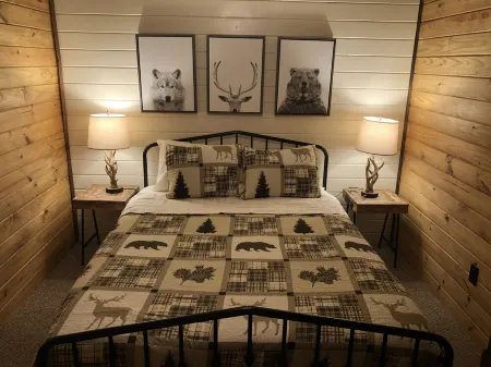 Charming 3 Bedroom 2 Bath Cabin near Sardis Lake