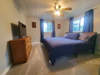 View Freighters ~ Waterfront ~ King Bed! Hotel a Raber Township