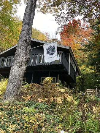 Cozy ski chalet - w/ Assoc amenities. 10 mins from Mount Snow