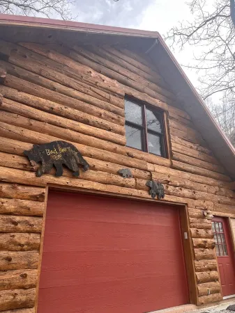 Romantic Getaway on Table Rock Lake.  Amazing sunset views and hot tub access!