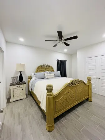 New & Modern 2b/2b Apartment Centrally located