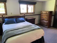 Charming studio, lower lever of the Northstar Getaway in peaceful Warroad