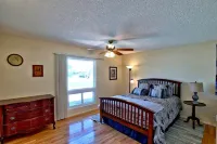 Peaceful Sun City Retreat w/ Patio + Fun Arcade Sleeps 4
